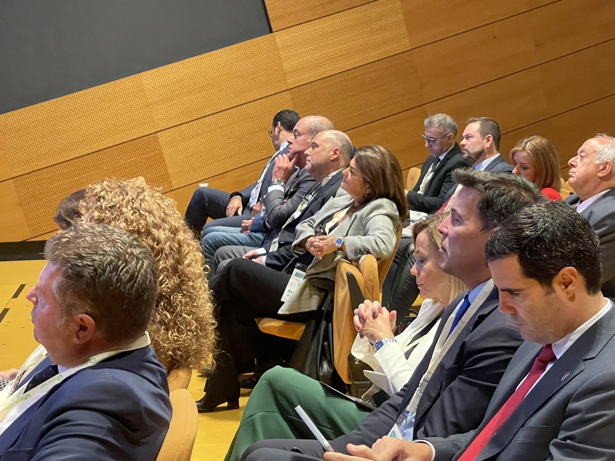 FEMEPA_LP's tweet photo. Comenzamos hoy en @CongresoCICAN 2024 la mesa debate sectorial: “Nuevas oportunidades para la industria canaria” con la moderación de @FelipeAfonso555 viceconsejero de @EICAGobCan https://t.co/P45TDN3Hsl