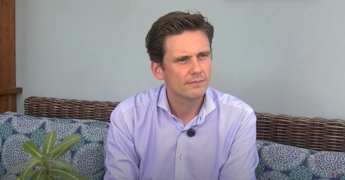 Leiden Social Sciences (@leidensocial) on Twitter photo 🎬Nu te zien: een exclusief interview met bijzonder hoogleraar Wouter Veenendaal met <a href="/extracuracao/">Extra Curacao</a>.
Veenendaal: "Er kan veel worden verbeterd aan de democratie in het Koninkrijk."🤲
Bekijk het filmpje hier: youtube.com/watch?v=Bhmvpf…
<a href="/PolSciLeiden/">Political Science Leiden</a> 🎬Nu te zien: een exclusief interview met bijzonder hoogleraar Wouter Veenendaal met <a href="/extracuracao/">Extra Curacao</a>.
Veenendaal: "Er kan veel worden verbeterd aan de democratie in het Koninkrijk."🤲
Bekijk het filmpje hier: youtube.com/watch?v=Bhmvpf…
<a href="/PolSciLeiden/">Political Science Leiden</a>