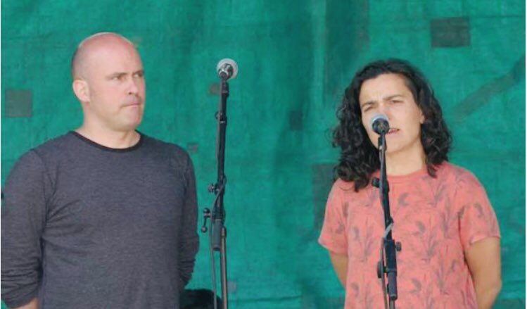 Gaur LARRESOROn bertsu krakada 18:00etan Debrutegian. Maialen Lujanbio eta Aitor Mendiluze. Ote lore elkarteak bere 40 urteak ospatzen ditu, otearen xixtada eta lorearen ederra, biba zuek!