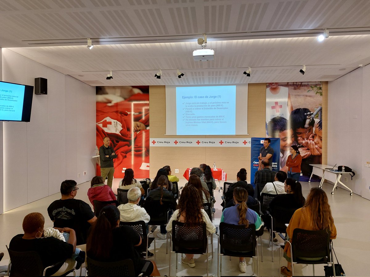 OcupacioCR's tweet image. Després d’aprendre els conceptes claus, ara els posem en pràctica amb casos reals. 💼💡 #ProgramaOna #AigüesDeBarcelona #EducacióFinancera