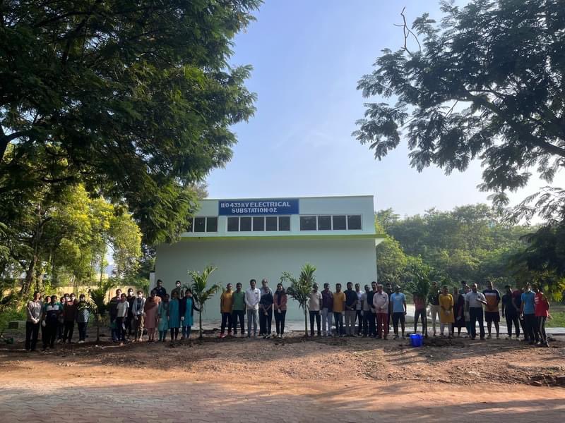 warangal_nit's tweet photo. As part of the ongoing Swachhata campaign, NIT Warangal organized a Plantation Drive! 🌳
Students and faculty joined hands to plant trees and contribute towards a greener & sustainable campus.
#CleanAndGreenCampus #EkPedMaaKeNaam #nitw #nitwarangal #nssnitw https://t.co/Bi2J0wtviz