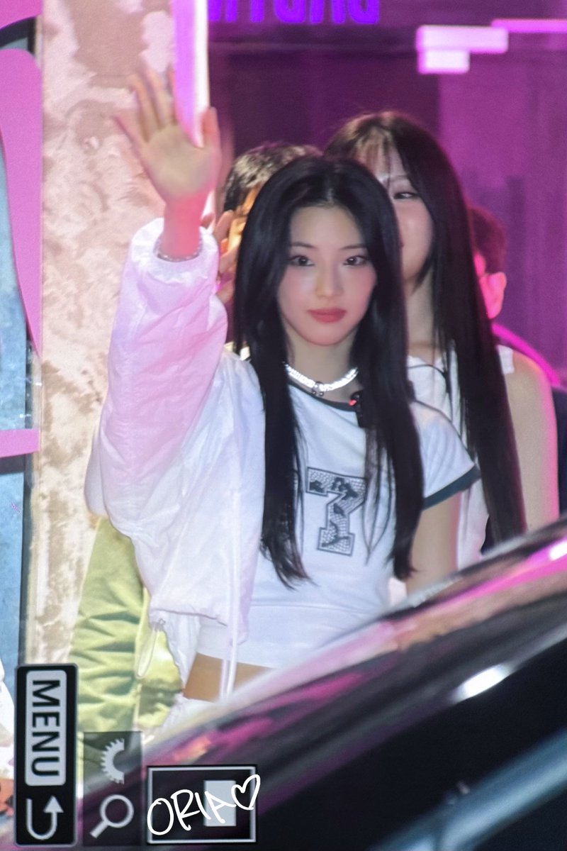 oria_ruka's tweet photo. 241031 팝업 퇴근
보고 싶다🩷
#RUKA #루카 #河井瑠花 
#BABYMONSTER #베이비몬스터 https://t.co/1IhEQVl7i4