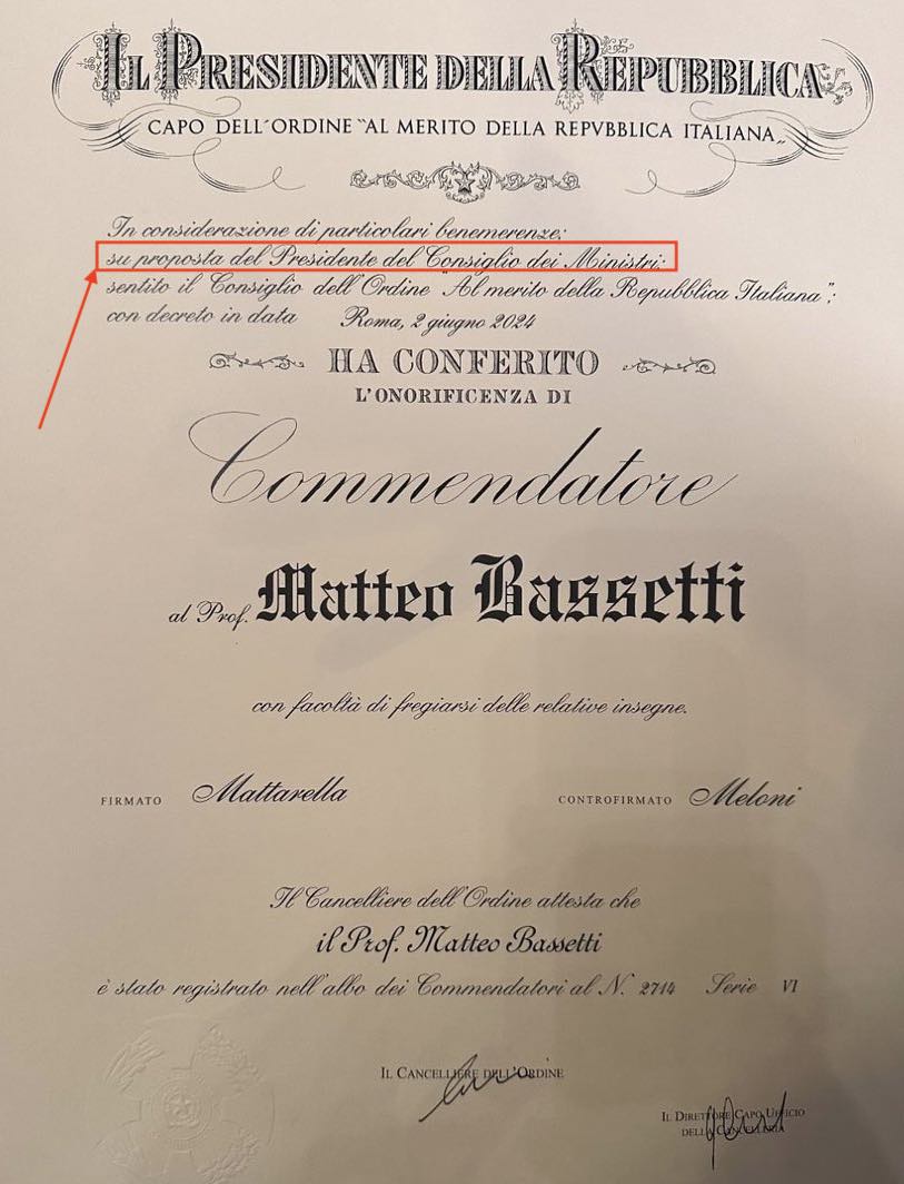 ProMemoria_info's tweet photo. Il Dr Bassetti è Commendatore.
"su PROPOSTA del Presidente del Consiglio dei Ministri" (MELONI).
Mi sembra in linea con la RICHIESTA di FdI
("per PRIMI")
di GREEN PASS dall'Europa
e dello SCUDO LEGALE per i vaccinatori:
https://t.co/qeU2XEkca5
#Bassetti #Commendatore https://t.co/Kj6uGNzaur