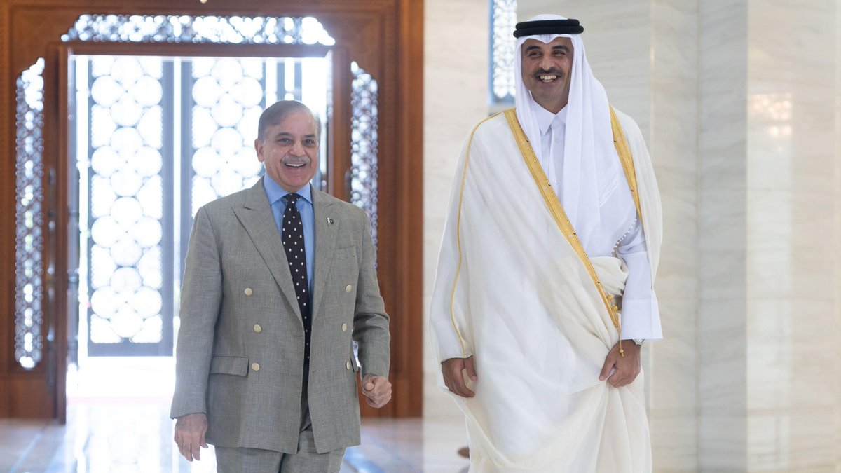 TamimBinHamad's tweet photo. بحثت اليوم مع رئيس الوزراء الباكستاني محمد شهباز شريف آفاق توسيع التعاون الثنائي في شتى المجالات. علاقات بلدينا متنامية، ونتطلع باستمرار إلى مواصلة تطويرها مع الأشقاء في باكستان في كافة المجالات، وتعزيز التبادل الثقافي. وناقشنا سبل تكثيف التنسيق الدبلوماسي والسياسي فيما يتعلق بتطورات الأوضاع في قطاع غزة والأراضي الفلسطينية المحتلة ولبنان، بما يضمن خفض التصعيد وتحقيق الأمن والاستقرار الإقليمي.