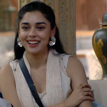inm24news's tweet photo. Absolutely the prettiest! ❤️✨
#EishaSingh #BiggBoss18 #EishaIsTheBoss #AviSha #BeautyQueen #RealityTV #ContestantGoals https://t.co/wCTjMyHQC8