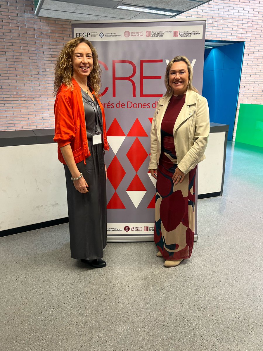 ADEvallesoc's tweet photo. @BlascoMonika, en aquell moment com a presidenta, va representar ADE Vallès al Congrés de @donesdempresa, on va fer suport a la nostra sòcia i vocal de junta, @AnnaPareVidal.

L’Anna va ser ponent i va presentar el seu nou llibre sobre aliments per cuidar del cervell.🧠📚 https://t.co/KFTrVWOZtX