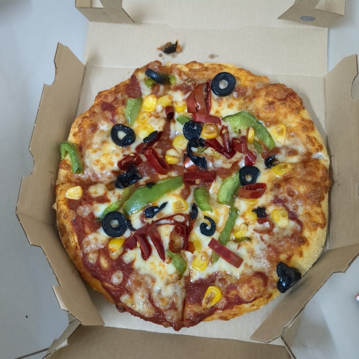 iamhamraj's tweet photo. @dominos_india how many times will you deliver the wrong item.. tried calling the shop with no response... What should I do now????? https://t.co/RXG8CzGB2Z