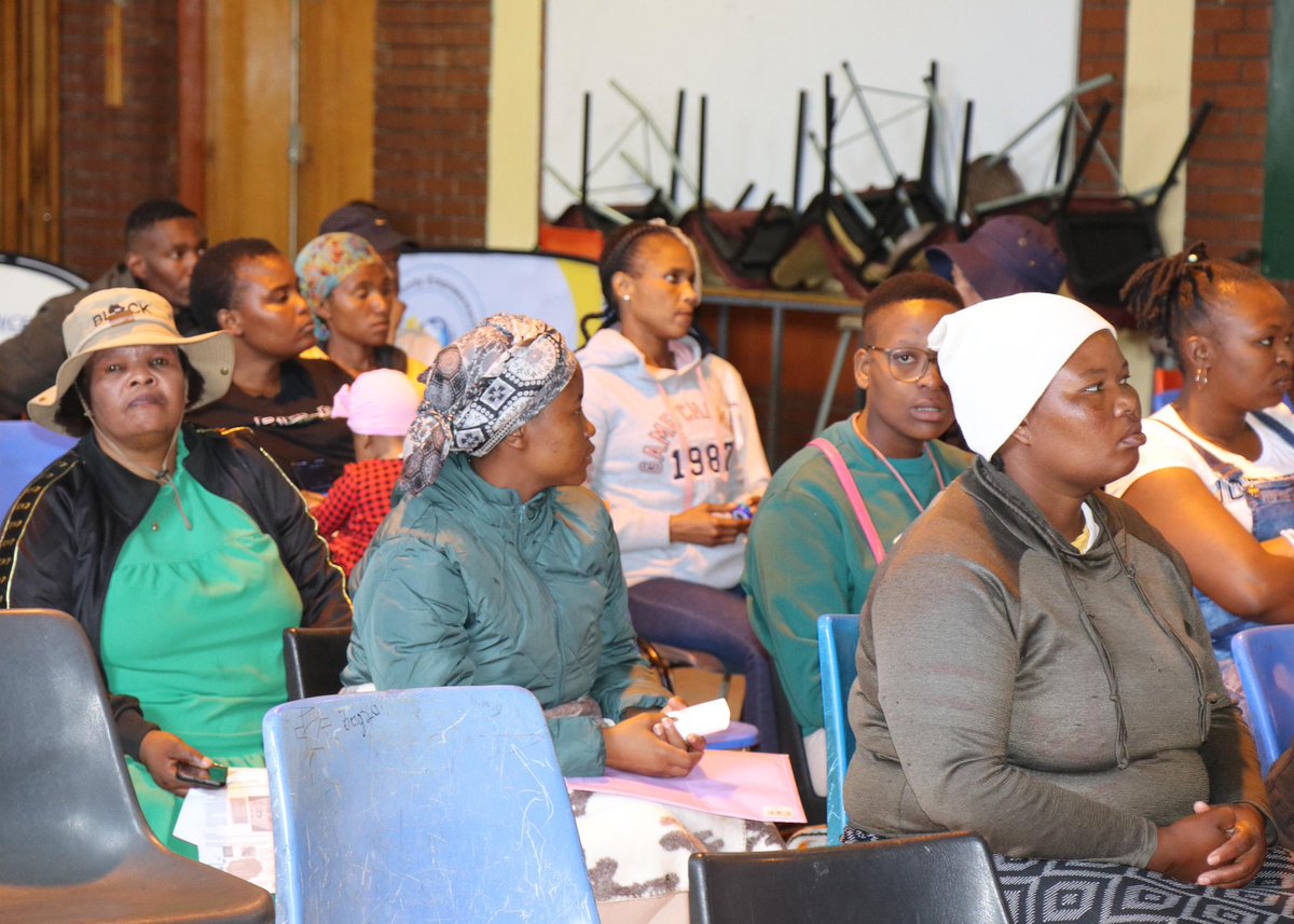 gpgSocDev's tweet image. [𝐔𝐧𝐝𝐞𝐫𝐰𝐚𝐲]

📌 @gpgSocDev Sustainable 
Livelihoods, Eastern Corridor is today hosting a #CommunityDialogue at #KwaThema Kwa-Thema Skills School @City_Ekurhuleni 

#SocialDevelopmentMonth #GrowingGautengTogether