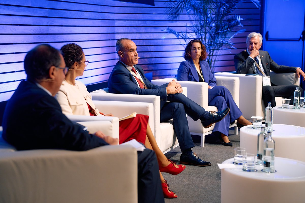 CongresoCICAN's tweet photo. ✅ Un espacio desde el que identificar nuevas oportunidades para la industria canaria.

🗣️ Comienza esta mesa de debate donde agentes públicos y privados abordarán las nuevas oportunidades que se tercian para el ecosistema industrial.

📺 https://t.co/YOWgK7O0T6

#CICAN2024 https://t.co/uMkq2E42xJ