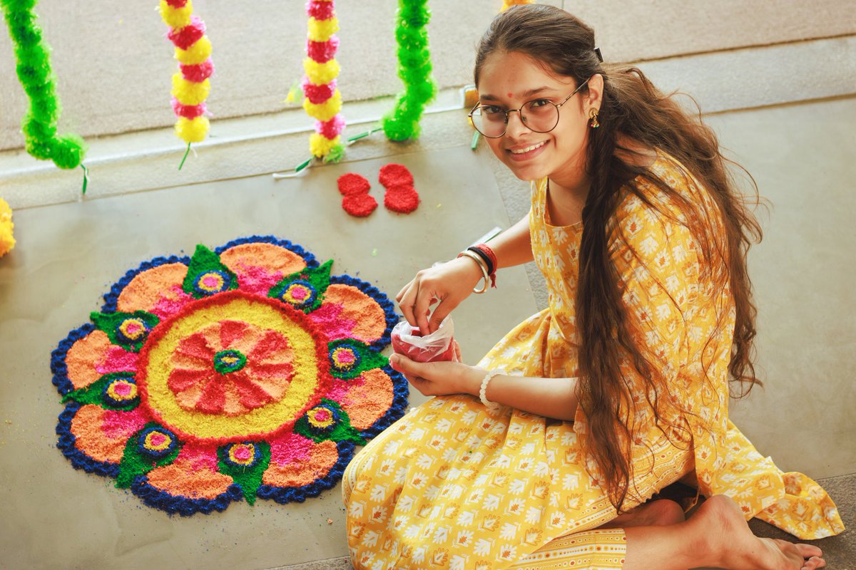 sanketgraphy's tweet photo. Celebrating Diwali with beautiful rangoli and glowing diyas✨️ 🪔

#DiwaliCelebration #Diwali2024 #Deepavali2024 #Rangoli #FestivalOfLights https://t.co/ADClYRg9Pe