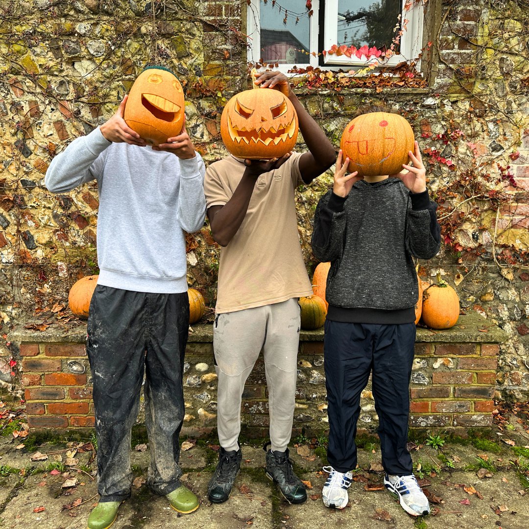 JamiesFarm's tweet photo. 🎃👻 Happy #Halloween from Jamie’s Farm! This day has deep roots in the Celtic festival of #Samhain, marking the end of harvest and the start of the “darker half” of the year. We're celebrating with young visitors through celebrating traditions and seasonal foods 🎃🧡 https://t.co/ESnJhYyytA