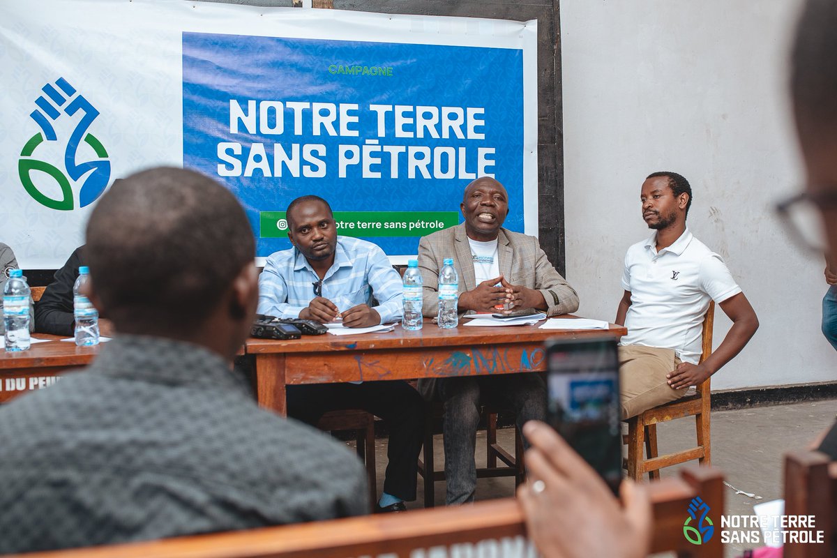 terresanspetrol's tweet photo. 📷📷 De Goma à l'Ituri, la voix du changement se fait entendre ! Nos points de presse ont permis d’engager le dialogue sur les enjeux environnementaux. Chaque initiative compte, et ensemble, nous pouvons créer un impact durable. 

📷#PetroleNonMerci #MaTerreSansPetrole #CongoVert https://t.co/UcGmrpoVsQ