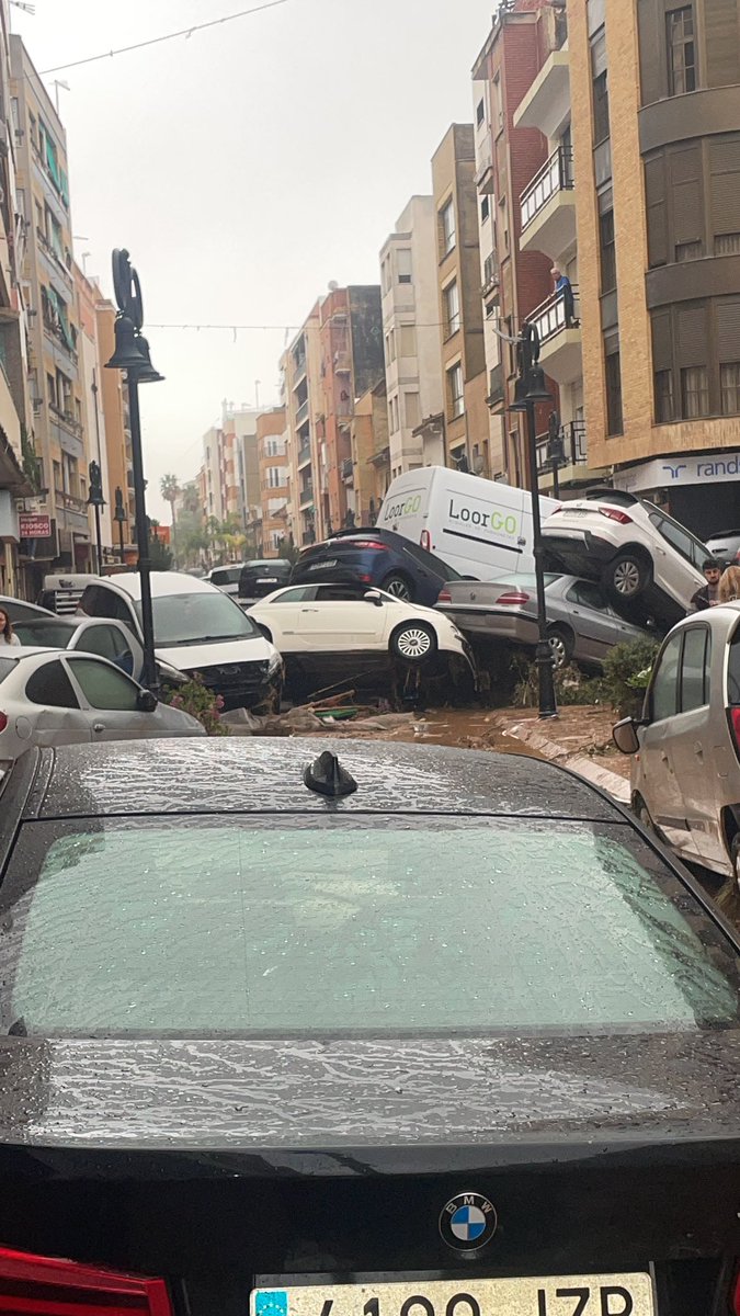 itsslia_'s tweet photo. ESTO ES AHORA MISMO EN ALDAIA (VALENCIA) 

CUANDO VA A LLEGAR LA AYUDA??? 

NO HAY SERVICIOS NI SUMINISTROS NI CASI CONEXION https://t.co/RFNCTNlEV4