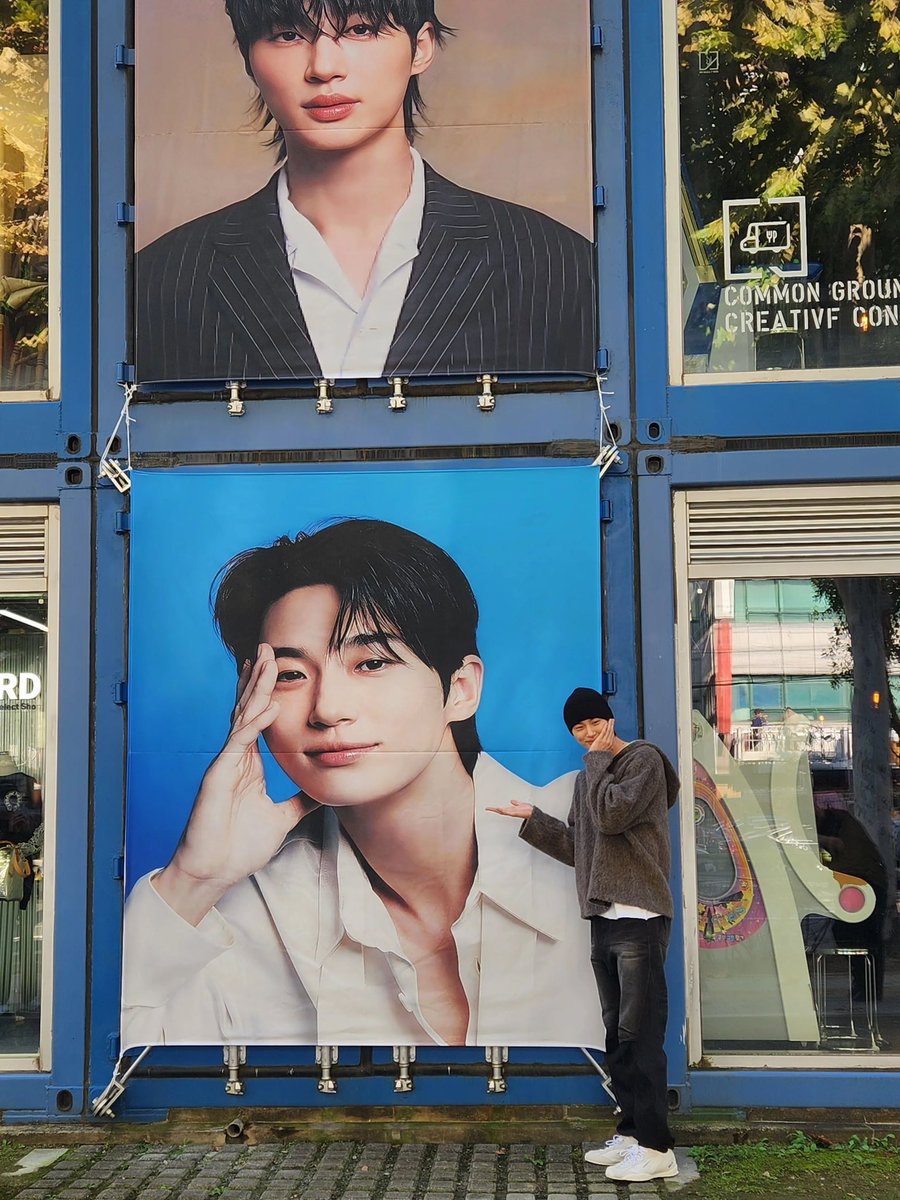 summer_in_bws's tweet photo. 팬들 사랑 각별한 우석이인지라 행복해하는 모습이 너무나 선명하게 보여서 나도 진심으로 행복했어🥹
우석아, 다시한번 이 세상에 태어나 너의 세상을 살아와주어 고맙고
높디높은 푸른 하늘날 맞이하는 너의 생일을 넘치게 축하해 💓
#HBDBWS https://t.co/vUOUQfhta5
