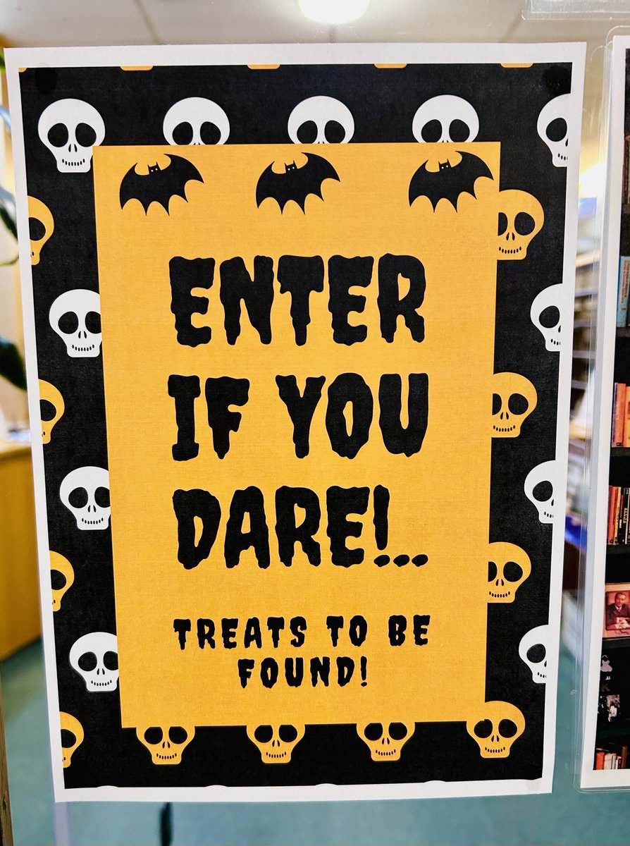 RayLibCam's tweet image. Spooky things are happening in the Rayleigh Library @DeptofPhysics today! 

Pop in for a treat (and our usual friendly service)... if you dare!

#Halloween #DarkMatterDay #PhysicsLibrary
