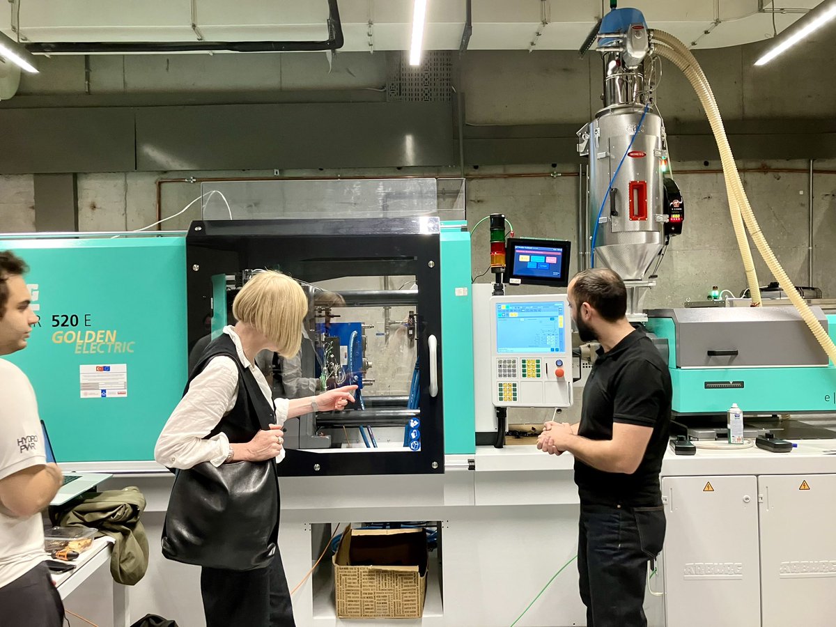 Literature Across Frontiers tweet media