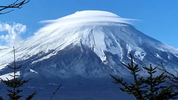 zakiberkata's tweet photo. Gunung erupsi ngga akan menghilangkan salju Fuji. 
Yang bisa menghilangkannya perubahan iklim https://t.co/ehwKVomy5u