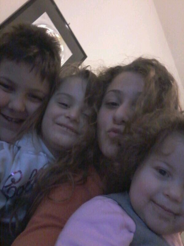 PicciolaFamily's tweet photo. La figlia con i suoi cugini @LittleKirby7 @LemonKikiKirby https://t.co/m7EX9GYKwz