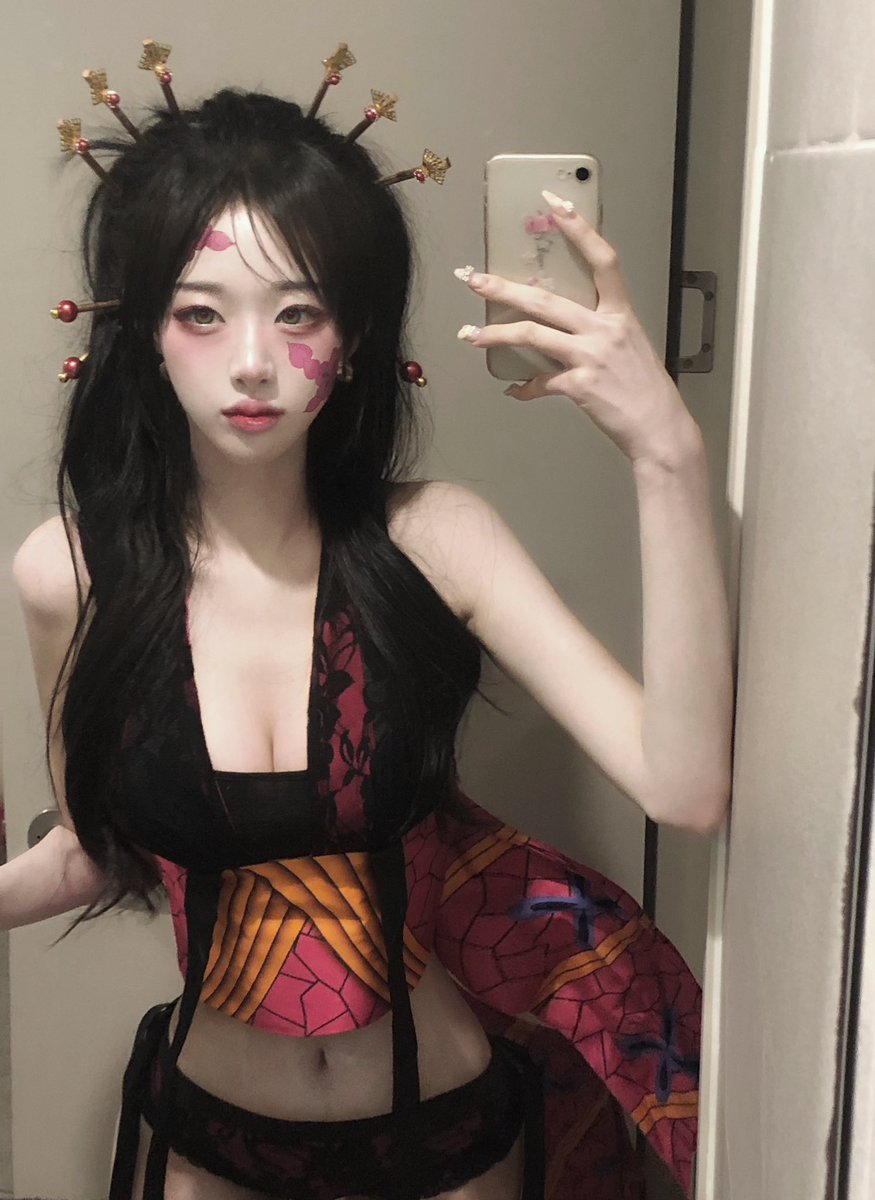 お兄さん！

#鬼滅の刃 #堕姫 #コスプレ #daki #cosplay https://t.co/Ti290ZYX4G