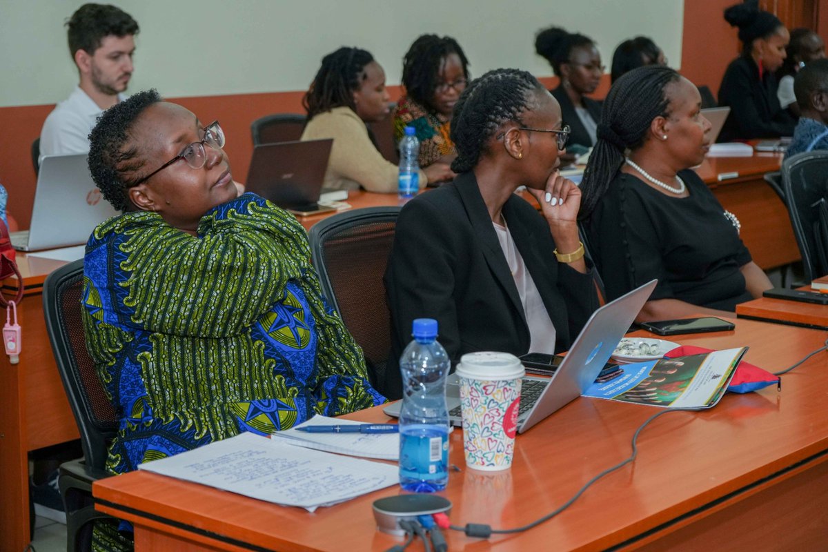 UoNLawFaculty's tweet photo. Fellow Presentation kicks off moderated by @ProfOdote with speakers Joseph Omale, Ruth Wamuyu, Stellah Bonareri, Kamotho Waiganjo & Jackson Wachira sharing vital insights on #EnvironmentalRights, #womensrights & #ChildrensRights
#WCNREG #UoNresearchweek
@uonbi https://t.co/N5lenZ6FJu
