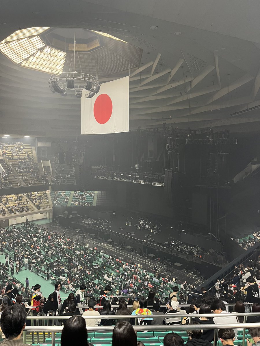 sy_0626_'s tweet photo. 遠いけど結構見えるから良かった。
 #WurtS武道館 https://t.co/rLYTl2T5cD