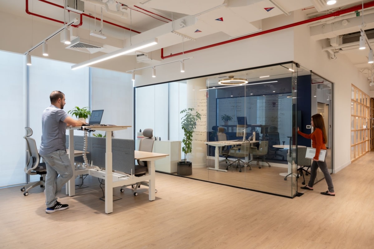 OfidismaSa's tweet photo. ¿Buscas mejorar tu espacio de oficina?
Las mamparas E45 y E80 ofrecen soluciones versátiles para optimizar cada rincón de tu entorno laboral. 
Contacta con nosotros y descubre cómo puedes transformar tu oficina.
Visítanos en calle Luis Montoto, 31, o nuestra web 
#Ofidisma https://t.co/J4RRkIgetD