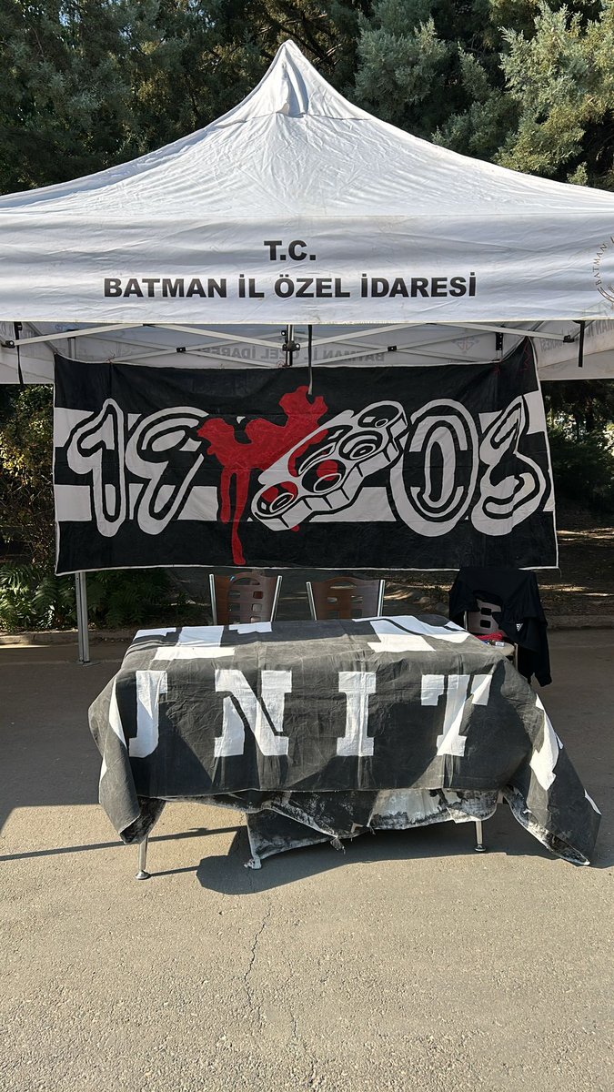 UnityBatman1903's tweet photo. Batman merkez kampüsünde standımızı açmış bulunmaktayız. Beşiktaş'a gönül vermiş kara kartalları bekliyoruz. #çArşıBatman #BatuBjk #UnityBatman https://t.co/zMOAYezv8v