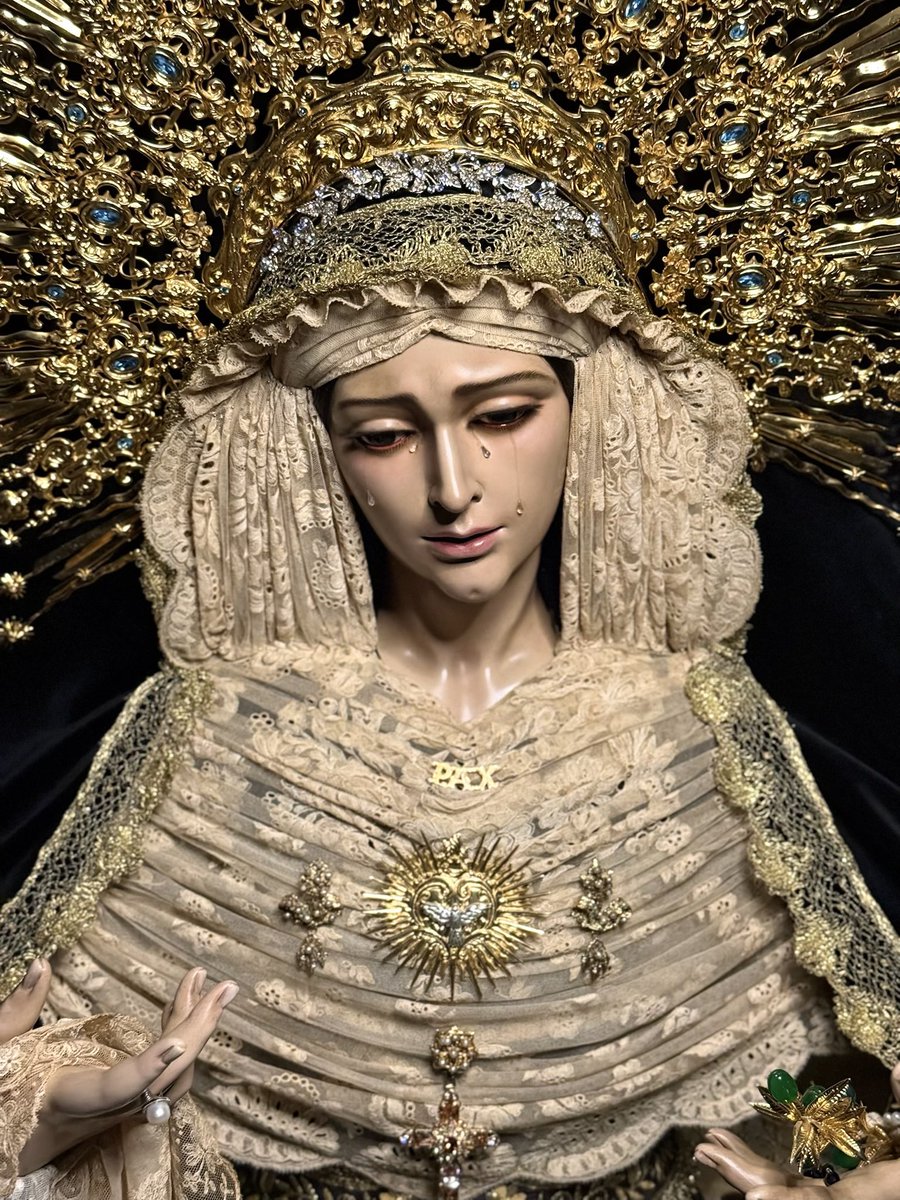 lacenademalaga's tweet photo. 📝 NOTICIA| María Santísima de la Paz ataviada para la conmemoración de los Fieles Difuntos.

#CofradíasMLG
#LaPazeselCamino https://t.co/pkjHNoFrhR