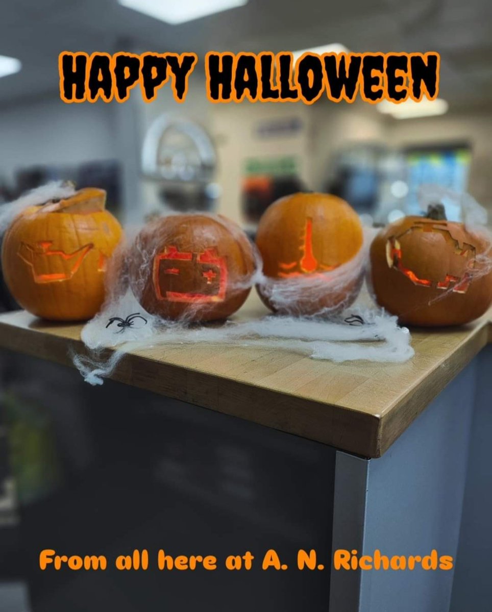 ANRICHARDSLTD's tweet photo. Happy Halloween! 🎃 

Have a spooktacular day! 👻 

#halloween #happyhalloween #pumpkins #anrichardsltd #northwales https://t.co/o1Qzh4AmrV
