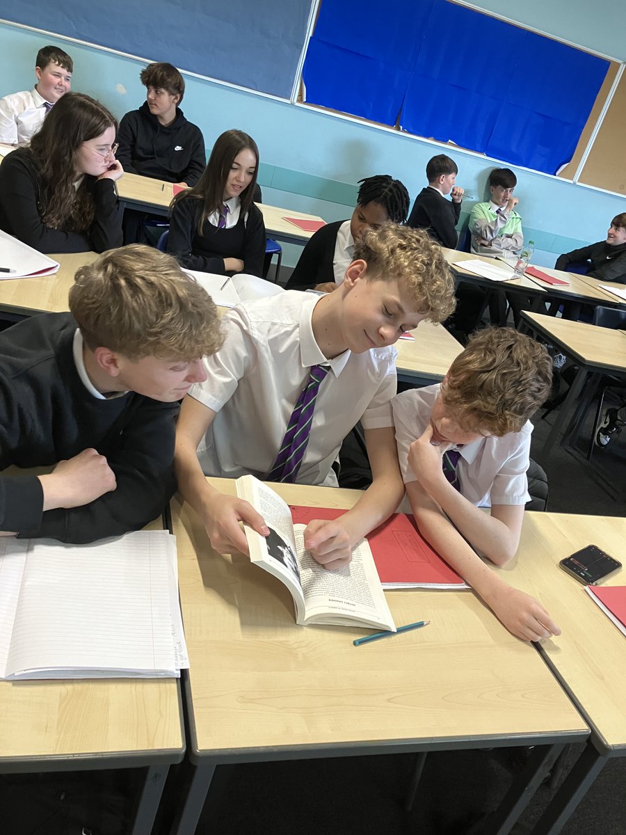 StAndrewsAcadLIBRARY tweet media