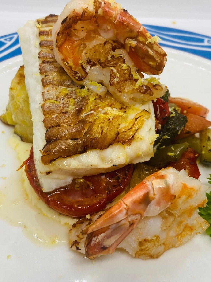 oldecastlebar's tweet photo. 🐟🍋 Atlantic Cod Loin Special! 🍤🥔

Indulge in our perfectly cooked Atlantic Cod Loin, served with creamy Dauphinoise Potatoes, Chef’s Vegetable Garnish, juicy Butter Prawns, and a zesty Lemon Velouté!

A treat for your taste buds! 😋🌿🍽

#GourmetDelight #SeafoodLovers https://t.co/MRRf1xHeMO