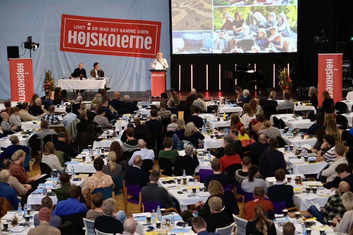 Højskolerne (@hojskolerne) on Twitter photo “Vi vil lykkes med at inspirere til deltagelse i demokrati & civilsamfund. Vi vil gøre højskole tilgængeligt for flere. Vi vil udvikle veje i den grønne omstilling. Med frie højskoler – i en stærk fælles bevægelse.” Præs. af Højskolernes fælles ambitioner anno 2024 <a href="/trinskjaer/">Lisbeth Trinskjær</a> “Vi vil lykkes med at inspirere til deltagelse i demokrati & civilsamfund. Vi vil gøre højskole tilgængeligt for flere. Vi vil udvikle veje i den grønne omstilling. Med frie højskoler – i en stærk fælles bevægelse.” Præs. af Højskolernes fælles ambitioner anno 2024 <a href="/trinskjaer/">Lisbeth Trinskjær</a>