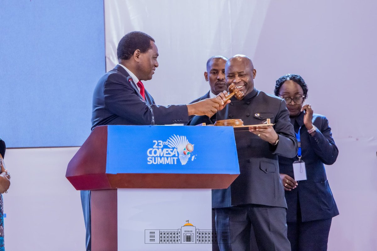 #Burundi le Président de la République du Burundi <a href="/GeneralNeva/">SE Evariste Ndayishimiye</a> vient de prendre de fonction à la présidence du #COMESA ce 31/10/2024.  #COMESA <a href="/23ComesaSummit/">23rd COMESA SUMMIT</a>