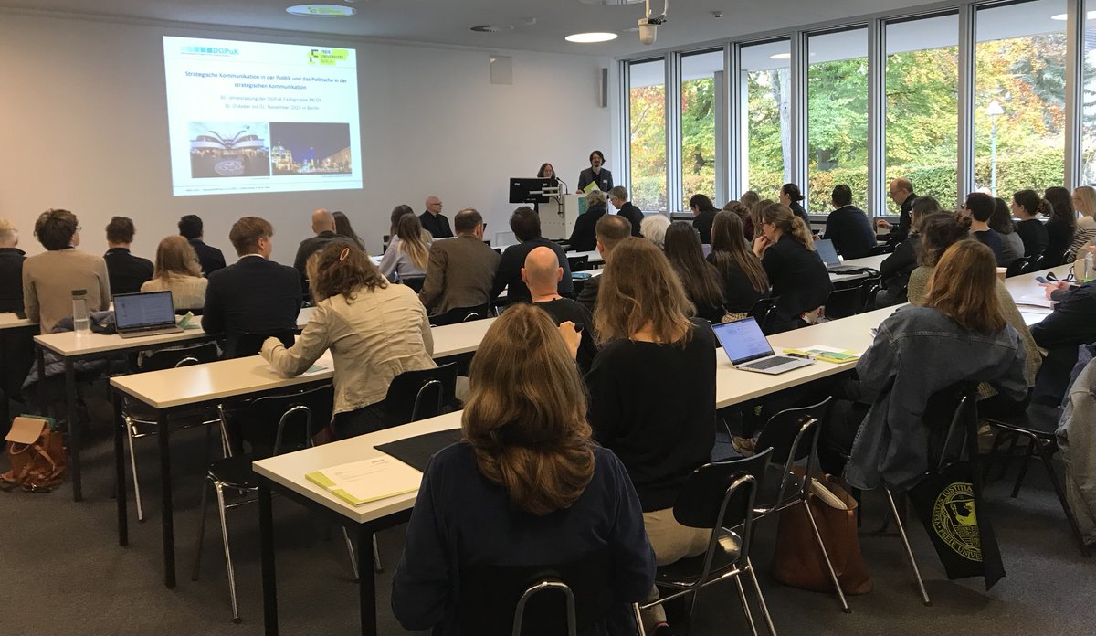 Sophia Charlotte Volk (@sophia_c_volk) on Twitter photo Heute startet die 30. Tagung der #DGPuK FG PR/OrgKom an der <a href="/FU_Berlin/">Freie Universität</a> mit 17 Vorträgen zu «Strategische Kommunikation in der Politik und das Politische in der strategischen Kommunikation» 🎉
Los ging es mit einer spannenden Keynote von Øyvind Ihlen zur «black box» des Lobbying. Heute startet die 30. Tagung der #DGPuK FG PR/OrgKom an der <a href="/FU_Berlin/">Freie Universität</a> mit 17 Vorträgen zu «Strategische Kommunikation in der Politik und das Politische in der strategischen Kommunikation» 🎉
Los ging es mit einer spannenden Keynote von Øyvind Ihlen zur «black box» des Lobbying.