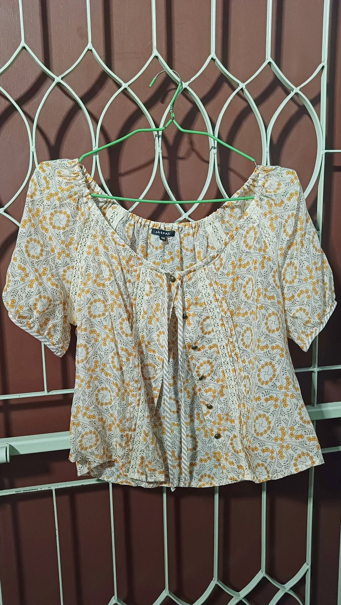 clothes_storenp's tweet photo. อกไม่เกิน34 ความยาวเสื้อ19นิ้ว ผูกโบว์ตรงกระดุมเม็ดบนได้นะคะ ตัวนี้��ังไม่เคยใส่ ทักมาสอบถามได้นะคะ
🛒 59 บาท
🛍️ ค่าส่ง 30 บาท
#ส่งต่อเสื้อผ้ามือสอง #ส่งต่อเสื้อผ้ามือ2 #เสื้อมือสอง #เสื้อมือ2 #เสื้อมือสองราคาถูก #โล้ะตู้เสื้อผ้า #โล๊ะเสื้อผ้า  #เสื้อผ้าราคาเบาๆ #เสื้อผ้ามือสอง https://t.co/KdozhuLBol