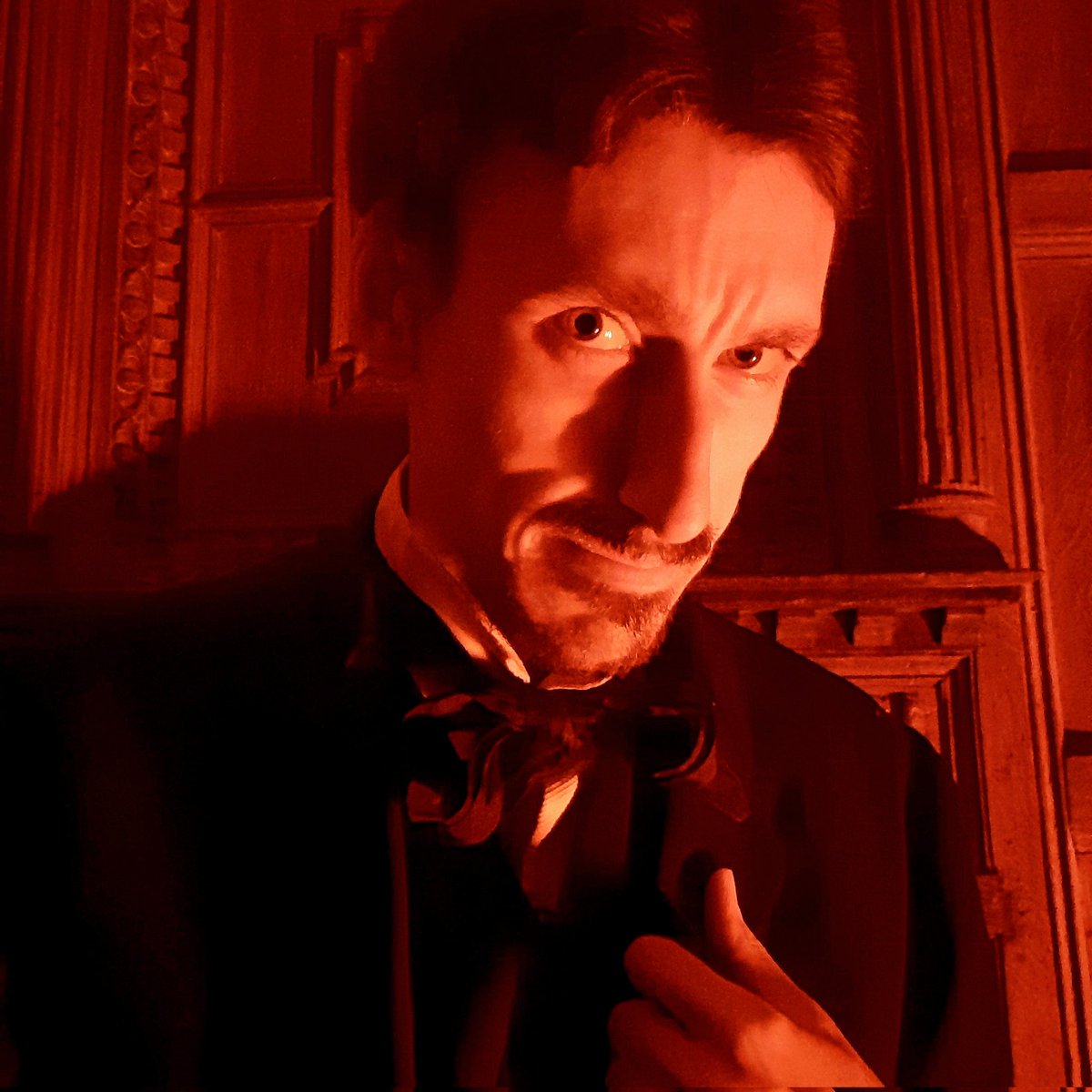 jamescswanton's tweet photo. A well-adjusted and peril-free Halloween to you all! There remain a few stray tickets for THE SIGNAL-MAN and THE TRIAL FOR MURDER at London's @DickensMuseum. Tonight through 2nd November! https://t.co/V92AxJkOgy