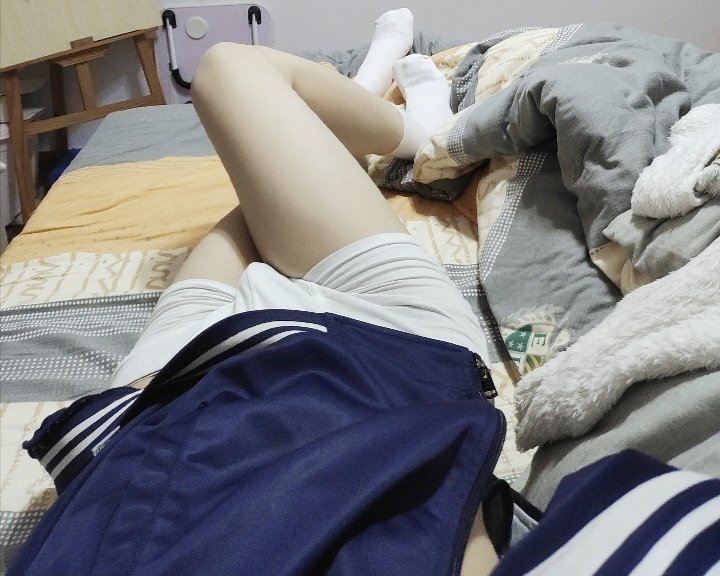 白内裤白袜还有大白腿，不知道有没有人喜欢