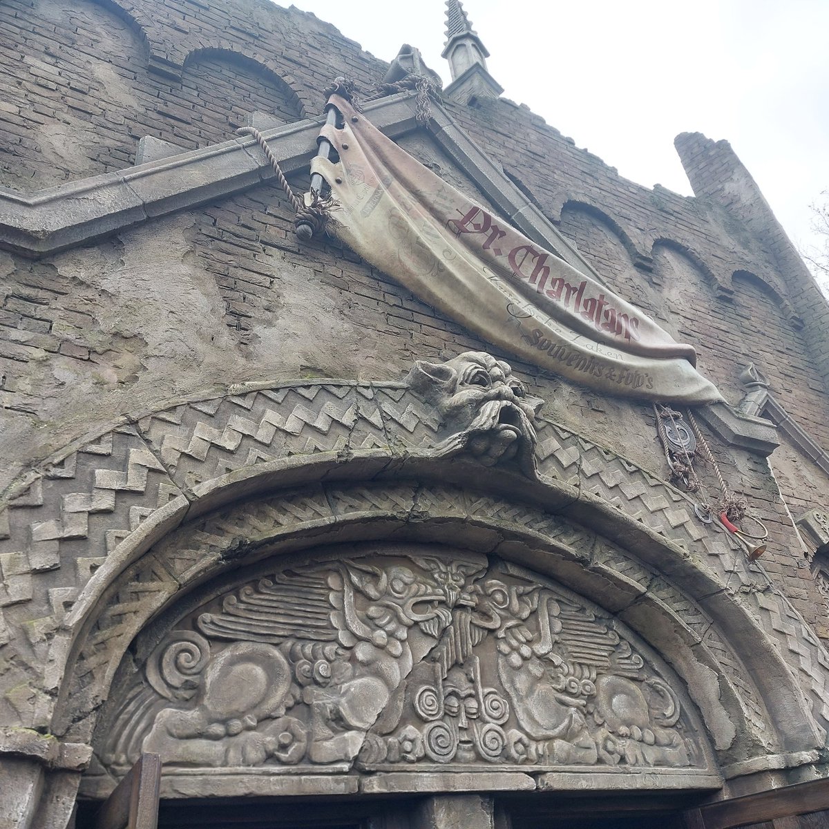 overblijfselen van een voormalige efteling tweet media