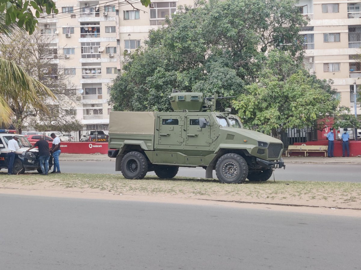 MalcolmWebb's tweet image. #Mozambique's army's on the streets of #Maputo on the first day of a week-long strike called by opposition leader Venancio Mondlane. His supporters say the recent elections were blatantly rigged. Electoral Commission says it'll review some of the voting materials @AJENews