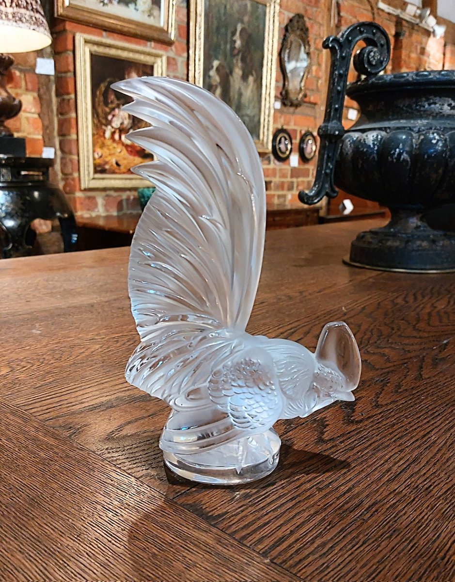 eversleybarn's tweet photo. #laliqueCockerell #okrapaperweight #retrocheesedish #royalduxelephant #marblechessset #Uraniumglassbuddha #shelleymould #enamelbrooch #judismithantiques #eversleybarnantiques https://t.co/aV1VHtG0wP