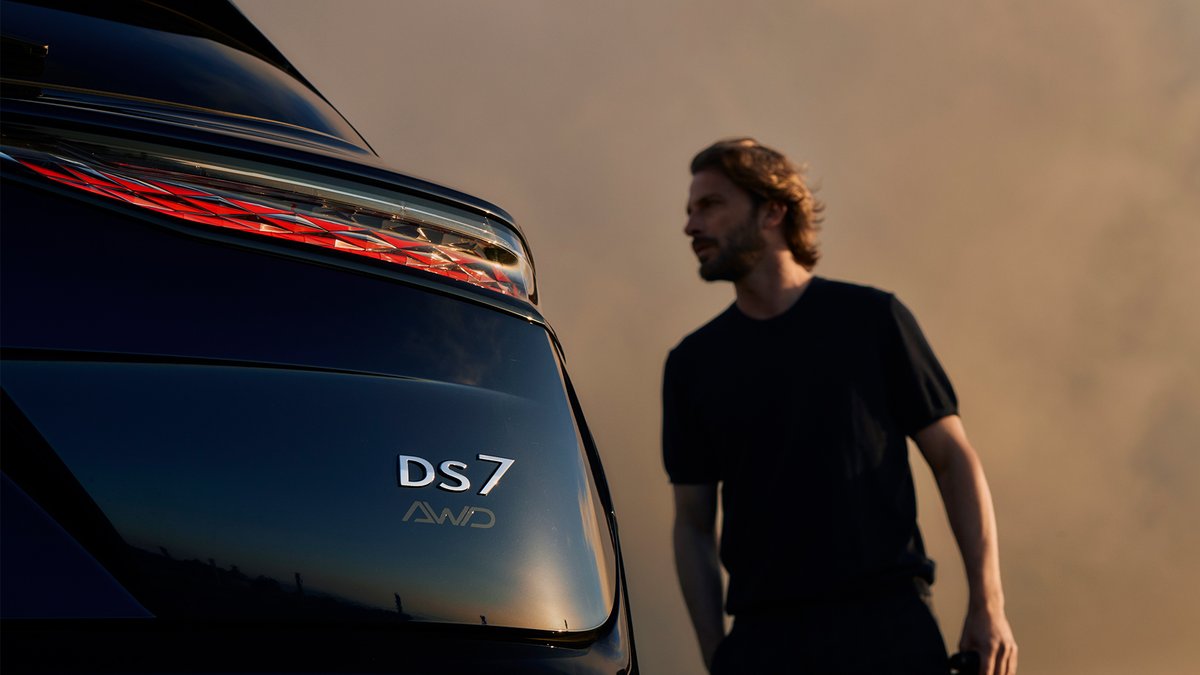 DS_Espana's tweet photo. La esencia de un viaje no es dónde miras, sino cómo ves. Cada detalle cuenta con DS 7.
#DSautomobiles #NewDS7 https://t.co/dOaJKO9CY0