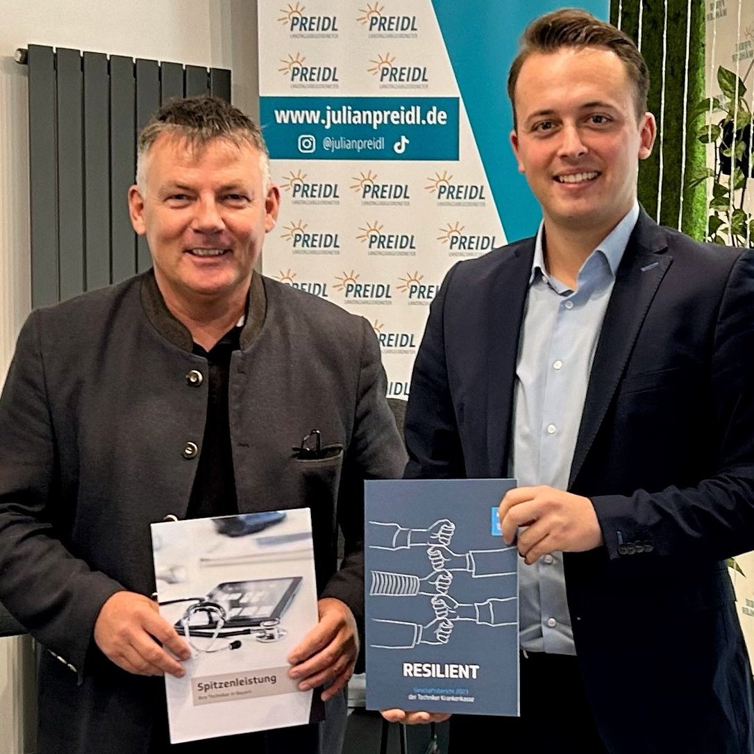 Packen wir´s an. Gemeinsam mit MdL Julian Preidl <a href="/fw_bayern/">FREIE WÄHLER Bayern</a> will ich die #digitale Zukunft im #Gesundheitswesen mit der #ePA für alle gestalten. Die #ePA ist ein sicherer digitaler Speicherort für die Gesundheitsinfos und wird die Versorgung der Menschen in Bayern verbessern. ^CB