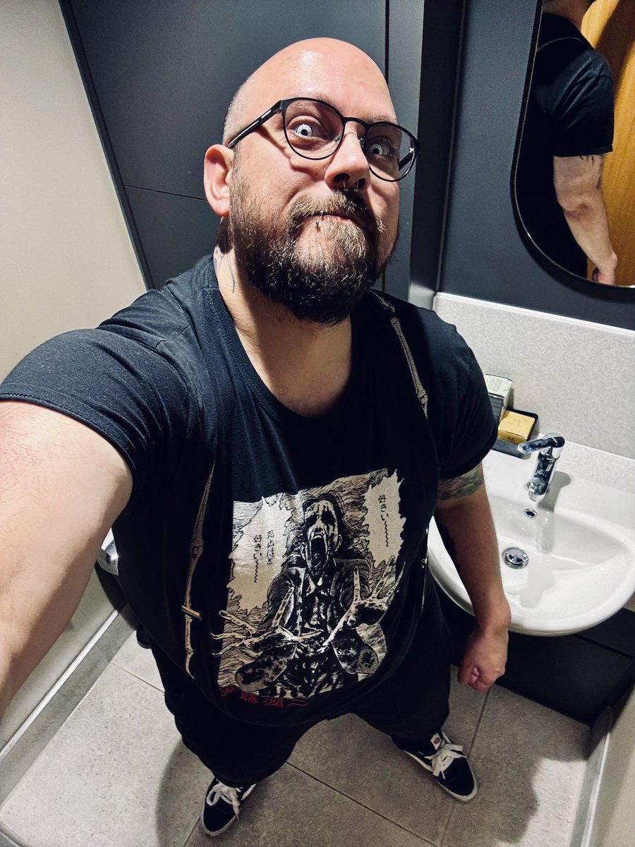 nwbear88's tweet photo. Blessed Samhain from an unusually clothed me https://t.co/eeLe02EhCf