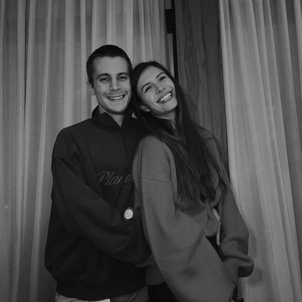 ⠀⠀⠀⠀⠀
  между мною и тобою – вся нежность мира. 
⠀⠀⠀⠀⠀ ⠀⠀⠀⠀