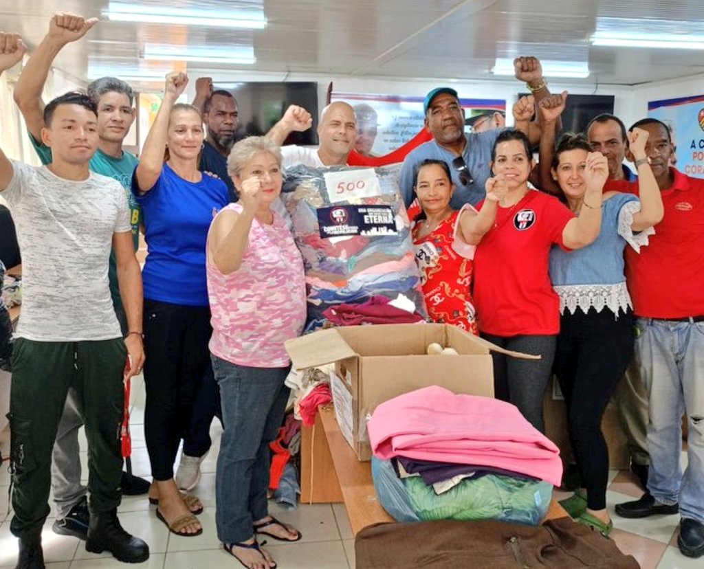 Eduar2AE's tweet photo. ¡A ESTE PUEBLO LE FALTAN RECURSOS, PERO LE SOBRA DIGNIDAD Y CORAZÓN!  ❤️ >💲
#FuerzaGuantánamo #CDRCuba https://t.co/bmUjNCkcOP