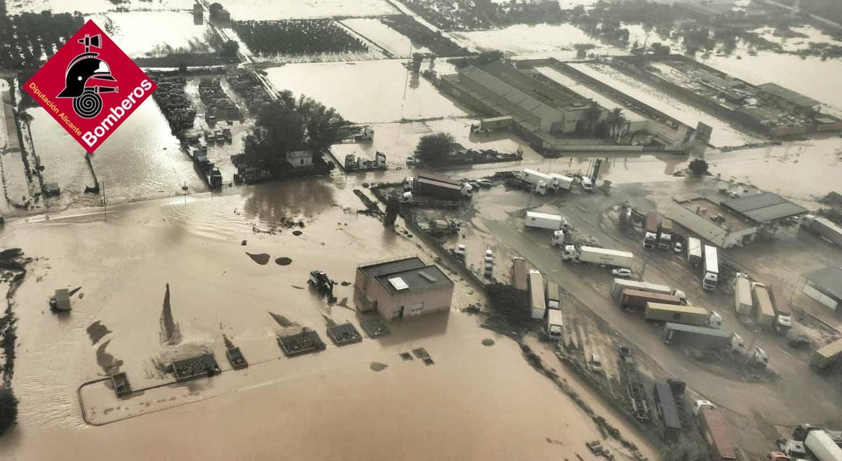 BomberosDipuALC's tweet photo. En el día de ayer pudimos realizar desde #cpba varios vuelos de búsqueda y salvamento con nuestro equipo de rescate. Sobrevolamos las zonas de Albufera, Paiporta, Torrent y Riola principalmente, pudiendo evacuar hasta 20 personas.
#siempreatulado https://t.co/Zy338HedKN