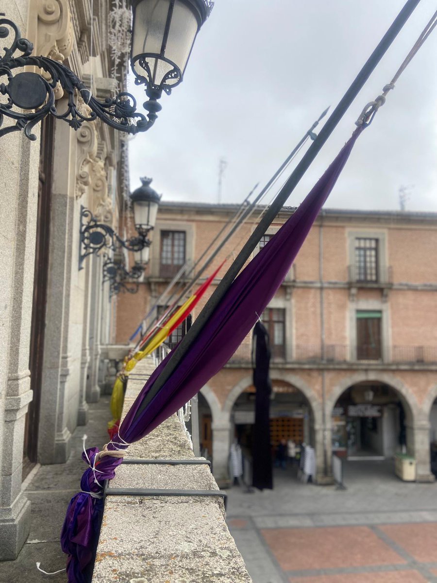 poravilaes's tweet image. 🖤Luto oficial en @Ayto_Avila
El alcalde, @jesusmanuelsc82, ha anunciado que se inicia una recogida solidaria de alimentos no perecederos y agua para la zona afectada por la #dana.
👉Referencia: jefatura de #PoliciaLocalAv
👉Se necesitan también mantas, cazadoras y ropa de abrigo