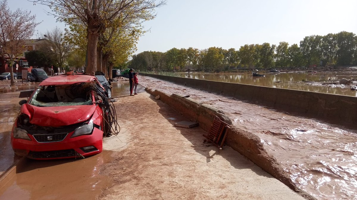 WHO_Europe's tweet photo. Spain's deadliest #flooding in years has trapped people, leaving #Valencia roads and towns underwater.

State emergency services are providing aid.

The devastation is another reminder of the need to work jointly to address the #climatecrisis and health impact of #climatechange. https://t.co/iGYaeVu3EZ