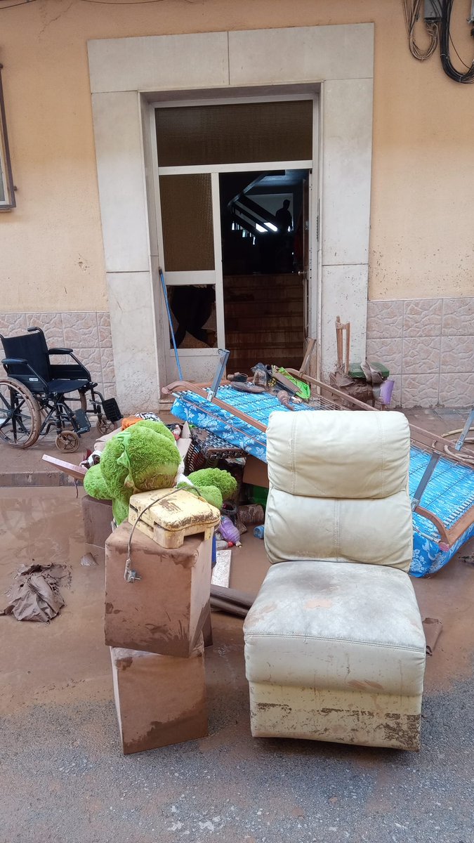 WHO_Europe's tweet photo. Spain's deadliest #flooding in years has trapped people, leaving #Valencia roads and towns underwater.

State emergency services are providing aid.

The devastation is another reminder of the need to work jointly to address the #climatecrisis and health impact of #climatechange. https://t.co/iGYaeVu3EZ