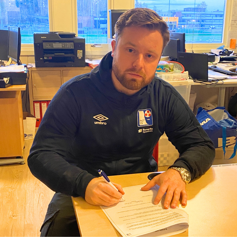 Fredrik Hagen Vold kommer hjem! 

Fredrik blir den nye treneren på a-laget til Rælingen FK etter å ha vært ansatt som leder innen system og analyse i NFF. Det kan man kalle et solid opprykk!

Vi gleder oss og ser frem til en god treningshverdag og neste sesong!

#RGTA